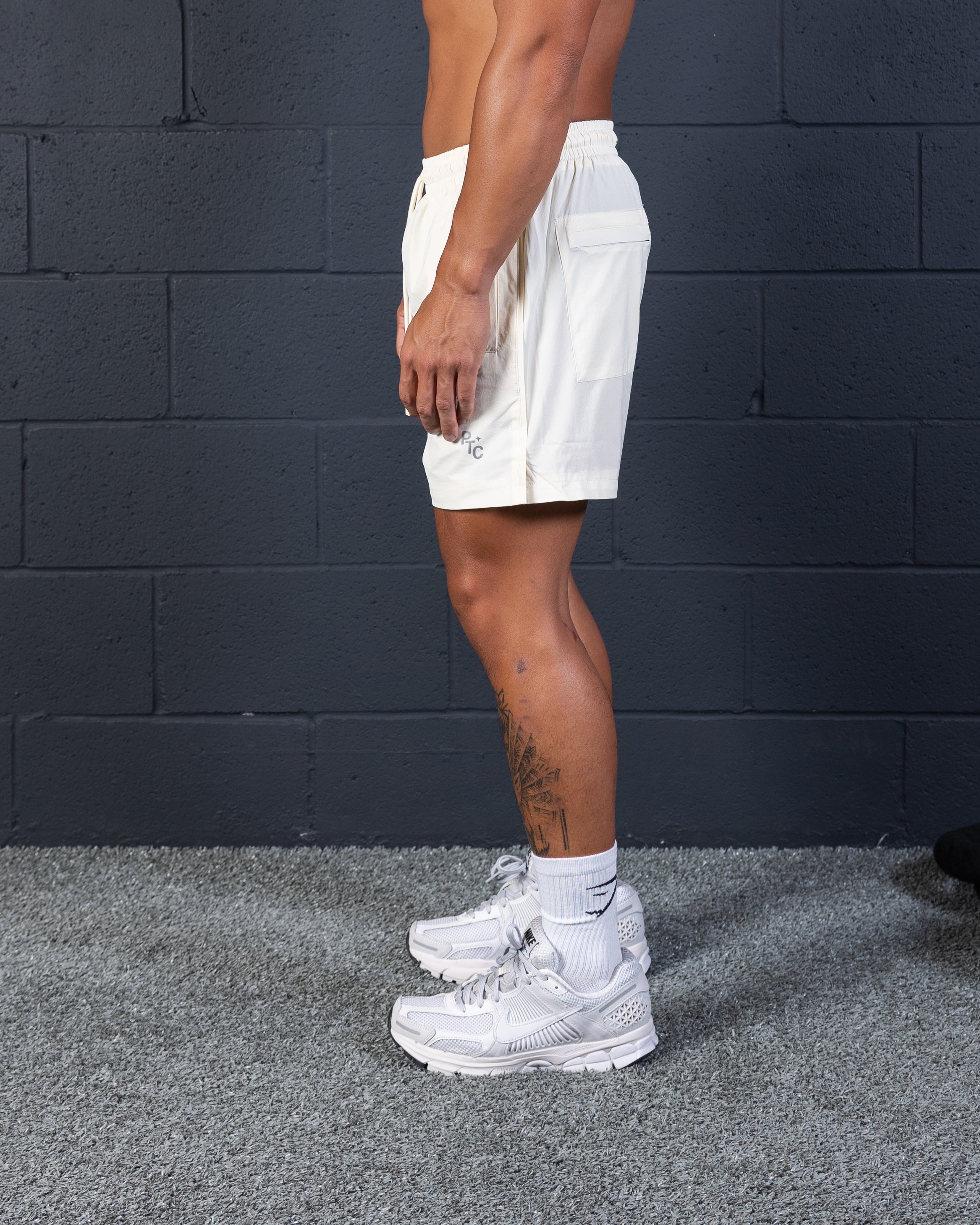 Signature Shorts - Off White