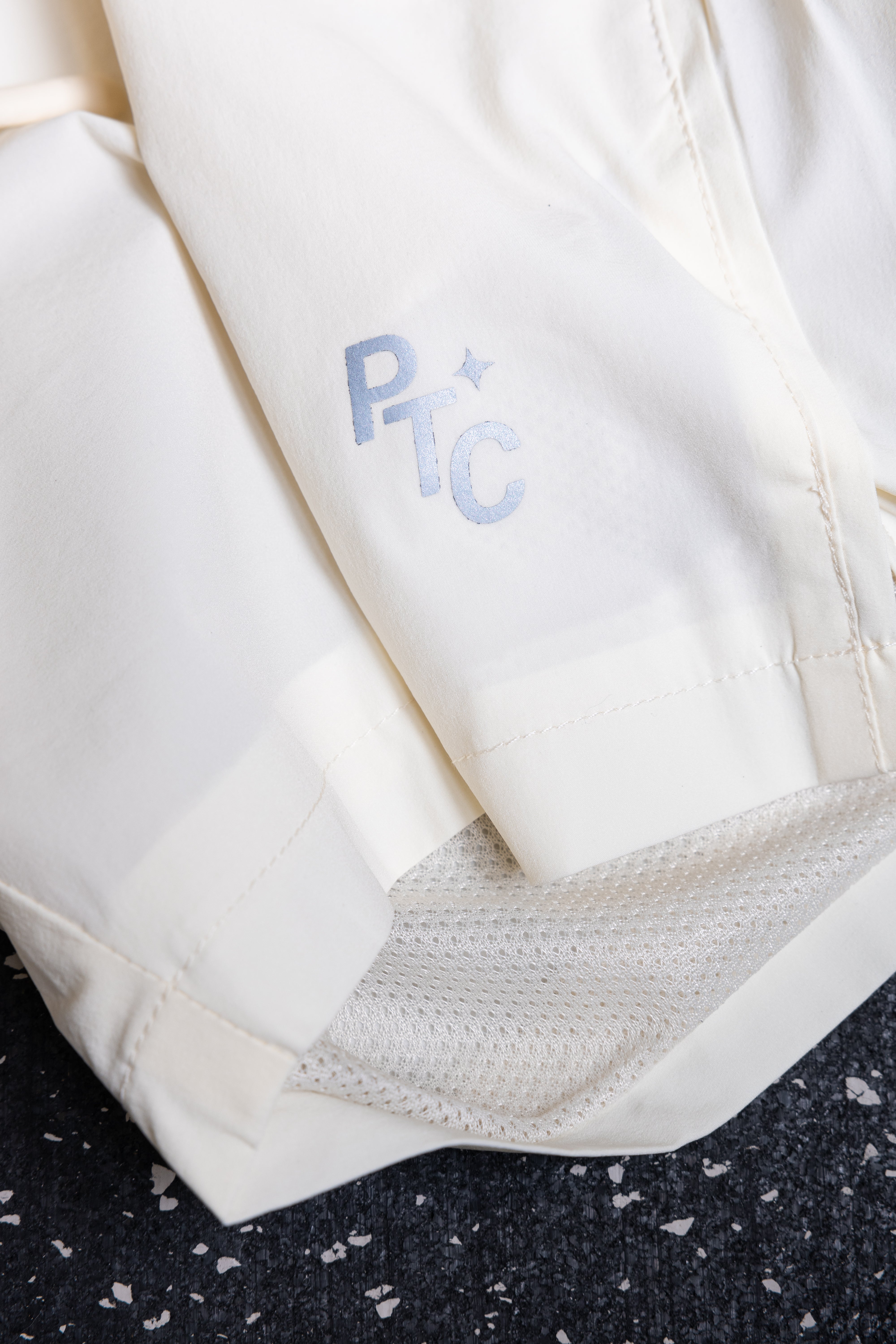 Signature Shorts - Off White