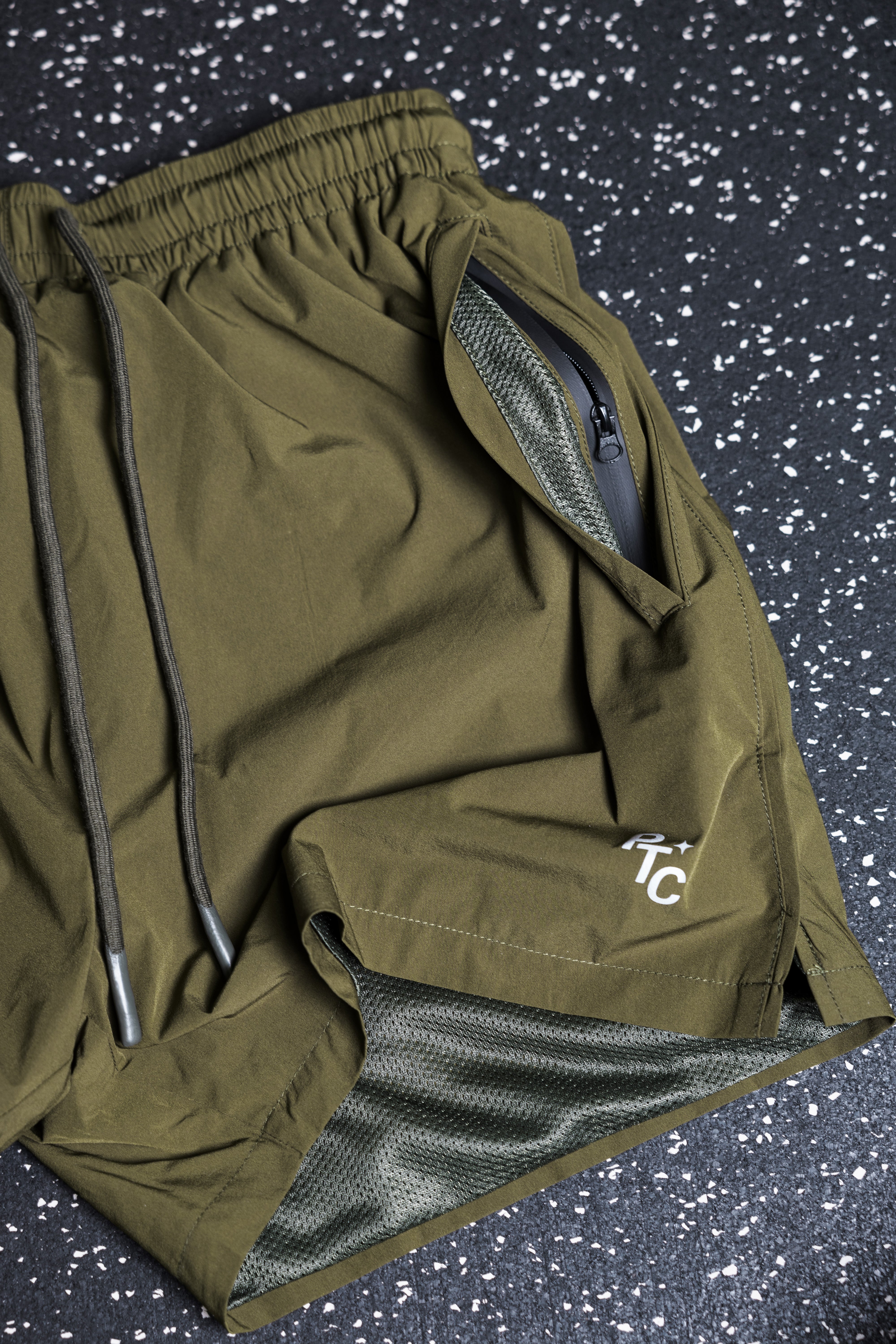 Signature Shorts - Olive Green